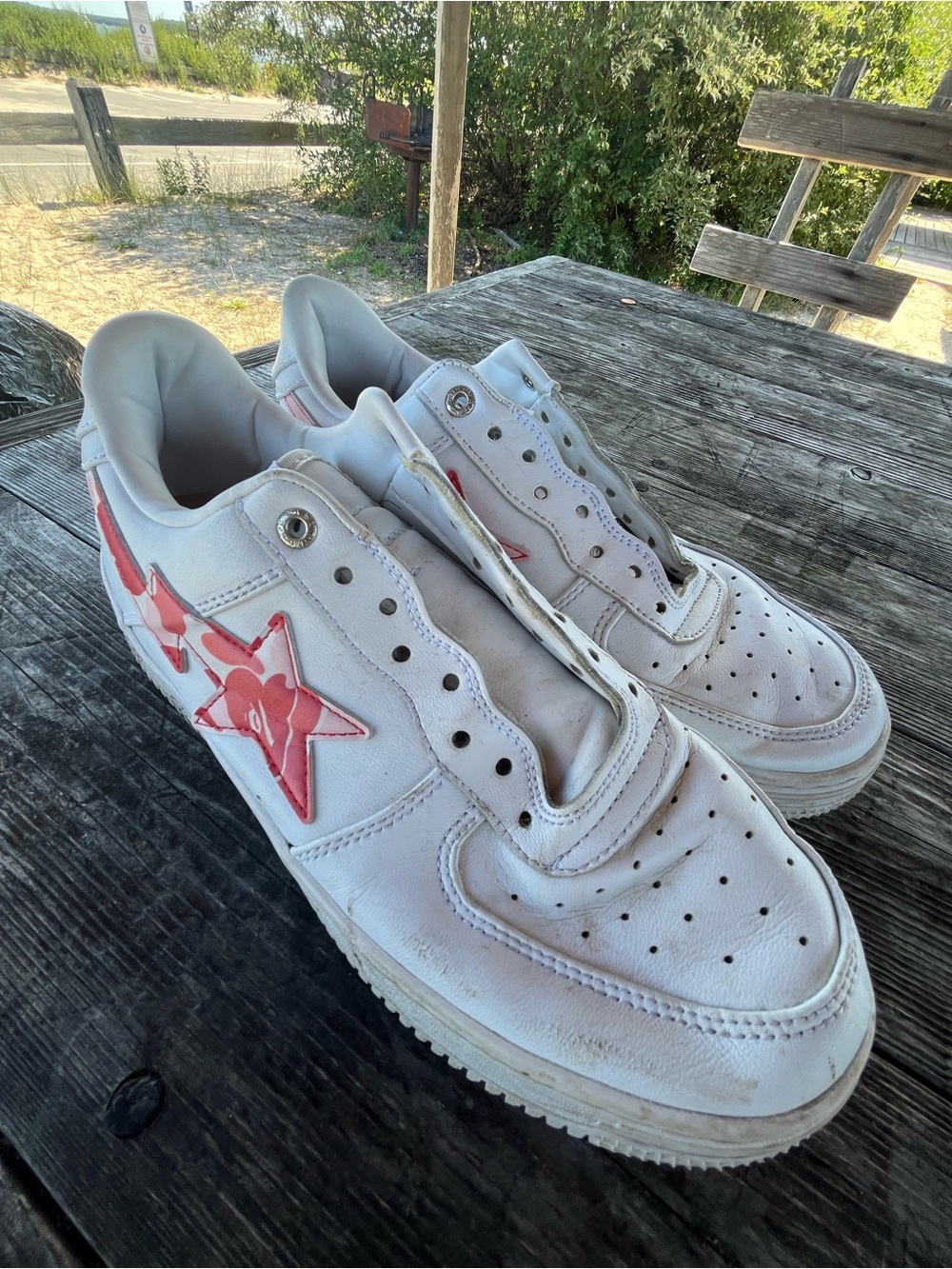 BAPE White Sneakers with Pink Star Accent MENS 9,5,